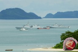 Kapal Perang Asing Tiba di Teluk Bayur