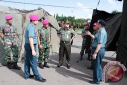 Kapuskes TNI Cek Rumah Sakit Lapangan Marinir