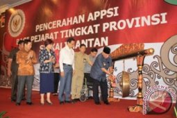 Gubernur: Pejabat Harus Mampu Berkreasi Total