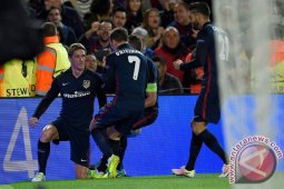 Torres protes terhadap kartu merah saat lawan Barca