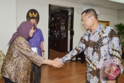 Nurhayati S, pengusaha kosmetik "Wardah" dianugrahi Dr (HC) ITB