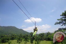 Serunya Bermain "Flying Fox" di Selomangleng