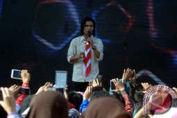 Obati Kerinduan Penggemar