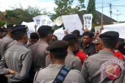 Warga Pulau Giliraja Tagih Janji Pembangunan PLTD
