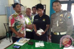 Polantas Tulungagung Tangkap Pengedar Narkoba saat Razia