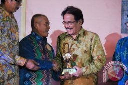 Wahid Terima Penghargaan Infrastruktur