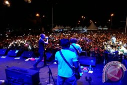 Lyla Hibur Penggemarnya di Ketapang