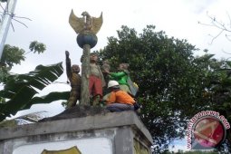 Patung Kades Wonocolo Bojonegoro Jadi Objek Wisata