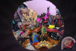 Produksi Pakaian Adat