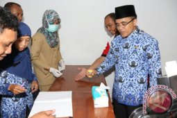 Bupati Banyuwangi dan PNS Jalani Tes Urine