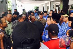 Unjuk Rasa Para Ketua RT Tuntut Pembayaran Honor