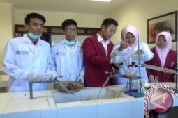 Mahasiswa UMS Manfaatkan Durian Untuk Anti Nyamuk