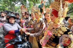 Polwan Berpakaian Adat Aceh