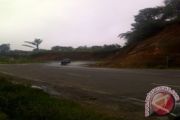 Dinding Tebing Rawan Longsor