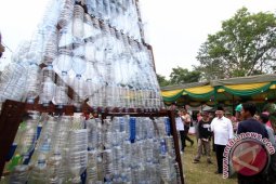 POHON DARI LIMBAH PLASTIK