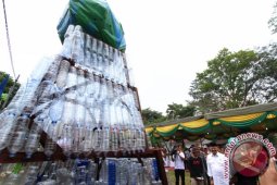 POHON DARI LIMBAH PLASTIK