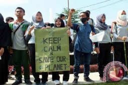 Mahasiswa Unej Turun Jalan Peringati Hari Bumi