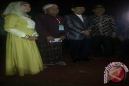 Bupati Tapsel Bantu Pondok Pesantren
