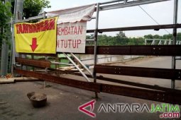 Warga Unjuk Rasa Minta Akses Jembatan Dibuka