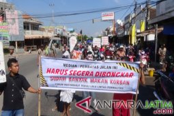 Formalitas Situbondo Unjuk Rasa Bongkar Median Jalan