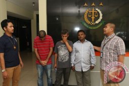 PENYERAHAN TERSANGKA WNA KEPADA PIHAK KEJAKSAAN