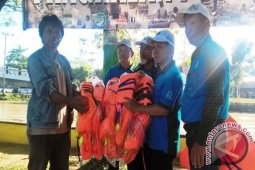 PDAM Bantu Baju Pelampung Untuk GMSS-SKM