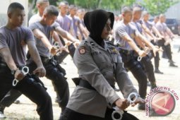 Latihan Drill Borgol Polri