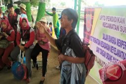 100 Guru Aksi "Jumat Bersih" di SKM