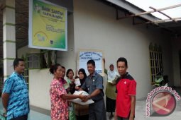 18 Warga Terima Raskin Dari Bank Sampah.