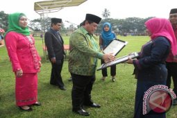 Sejumlah Sekolah Terima Penghargaan
