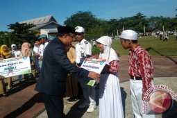 PENGHARGAAN SISWA BERPRESTASI