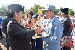 Peringatan Hardiknas 2016 Di Kab. Karangasem, Bertaburkan Penghargaan