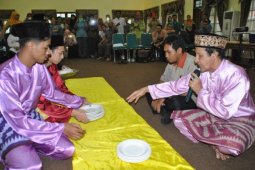 Pontianak Perkenalkan Tradisi Makan Saprahan