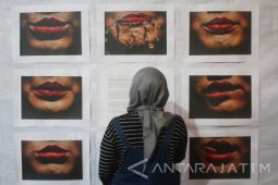 Pameran Woman On Top