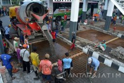 Pengecoran Areal Keberangkatan Bus