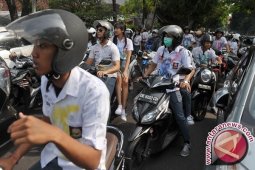 Konvoi Motor Warnai Pengumuman Kelulusan di Denpasar