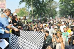 Ribuan Penggemar Sepeda Meriahkan "Bandung Laoetan Onthel"