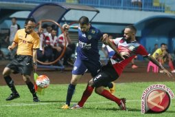 Arema Didenda Rp10 Juta Karena "Flare"