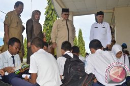Bupati Abdya Prihatin Kondisi RKB MTsN Susoh