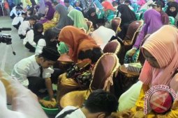 Banjir Air Mata Saat Ritual  Cuci Kaki
