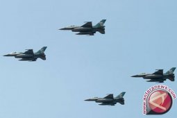 Pesawat tempur gelar latihan terbang malam di pekanbaru