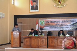 RAPAT PARIPURNA DPRD
