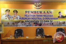 300 Buruh Gorontalo Ikut Latihan Negosiasi Industrial
