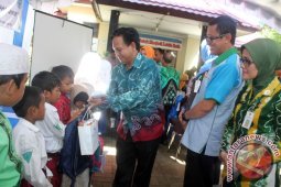 Bank Kalsel Cabang Marabahan Salurkan Dana CSR