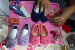 Kerajinan Sepatu Rajut Blitar