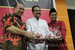 UMS Titipkan Replika Sejarah ke Pemprov Jatim