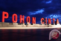Tempat Hiburan Malam Pantai "Pohon Cinta" Ditutup