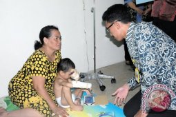 Saidi Mansyur Kunjungi Pasien Kanker