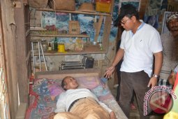 Wabup Buleleng Bantu Warga Miskin Desa Wanagiri