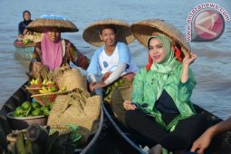 PASAR TERAPUNG LOK BAINTAN